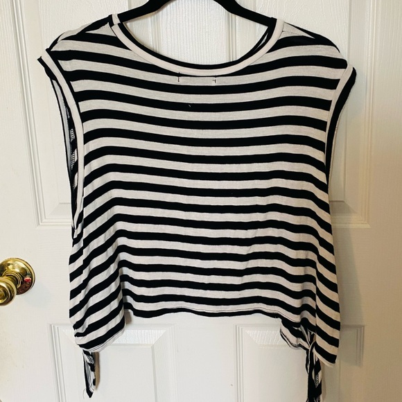 Hollister Side Tie Black and White Striped Crop Top - Picture 4 of 5
